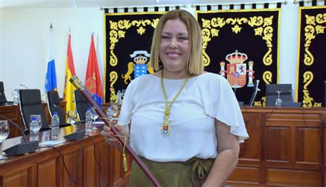 Astrid Pérez investida de nuevo alcaldesa de Arrecife