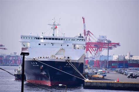 日本海事新聞写真部 On Twitter 写真を撮りに行く時は、だいたい東京湾海上交通センターと係船施設使用希望状況を確認して目当ての船を待っているのですが、それ以外も魅力的な風景を見る