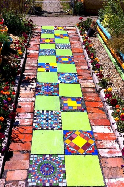 01 Magnificent DIY Mosaic Garden Path Decorations For Your Inspiration