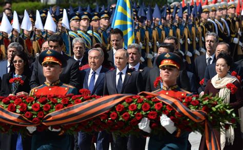Возложение венка к Могиле Неизвестного Солдата • Президент России