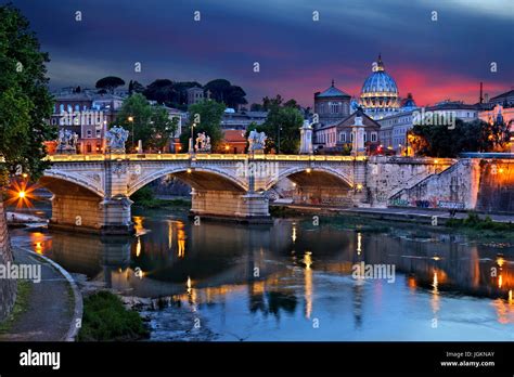 La Cupola Della Basilica Di San Pietro E Il Ponte Vittorio Emanuele II