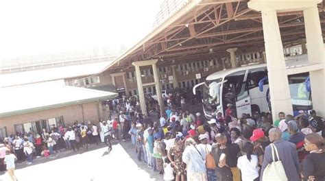 Travellers Congest Beitbridge Border Post – Pindula News