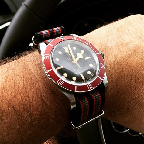 Black Bay Red sur Nato Héritage Magnifique Tudor black bay