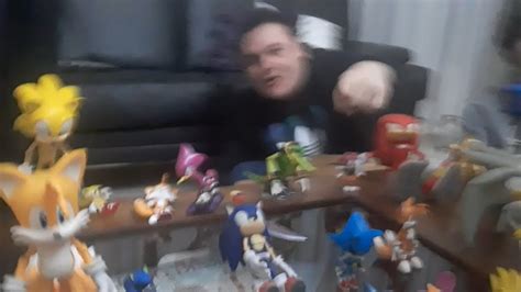 Cagões abrindo caixa antiga de bonecos do Sonic Coleção de bonecos do