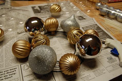 PrettySweet: Ornament Wreath Tutorial