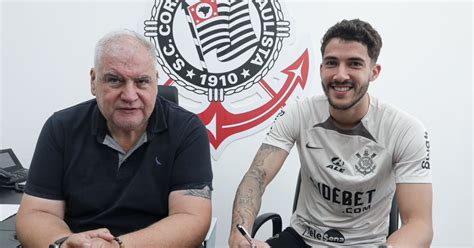 Corinthians anuncia a chegada do zagueiro Gustavo Henrique ISTOÉ