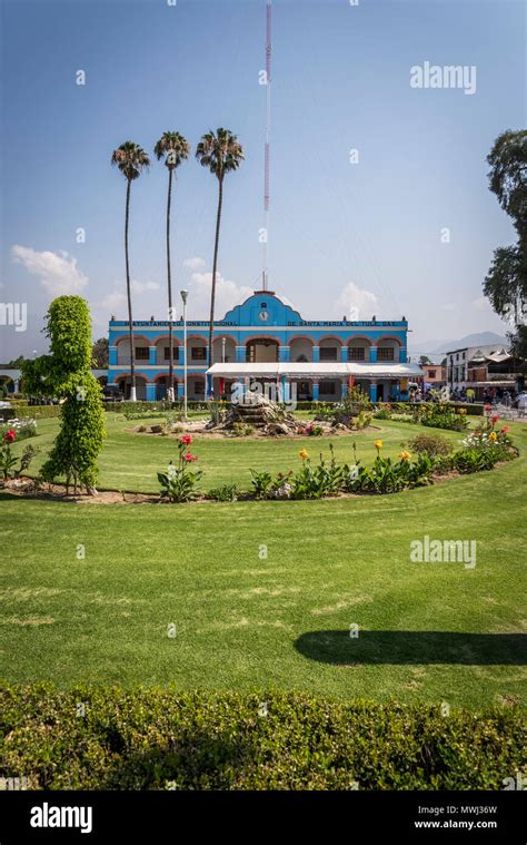 Park In The Centre Of Town Santa Maria Del Tule Oaxaca Mexico Stock