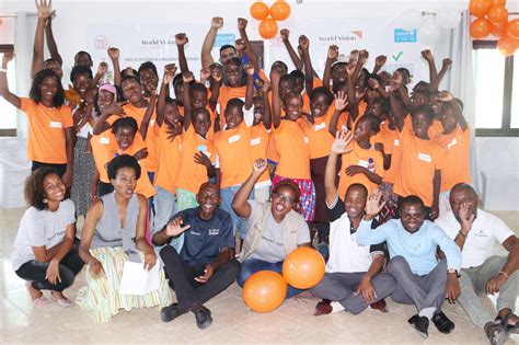 Children survivors of Cyclone Idai ask for weather-resistant ...