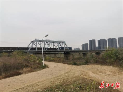 铁路桥改建支持府澴河堤防工程建设，上下联动推动解决施工难点 要闻 新闻中心 长江网 Cjn Cn