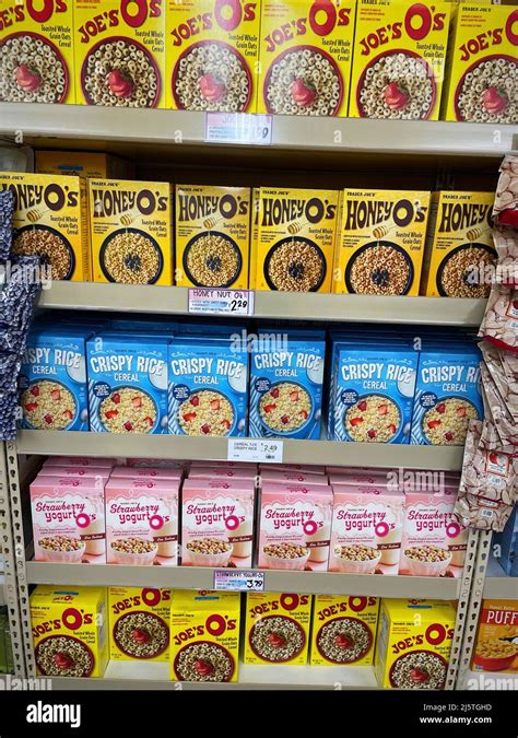 El Pasillo Del Cereal En Trader Joe S Presenta Sus Marcas De La Tienda