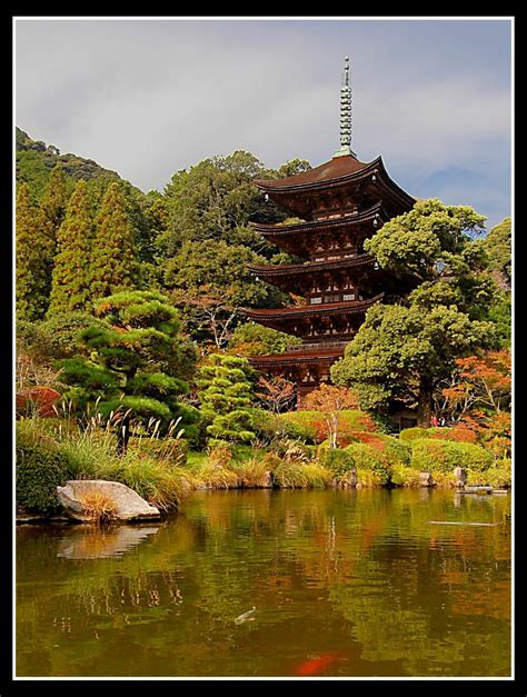 28 Gorgeous and Serene Photos of Japanese Temples | Light Stalking