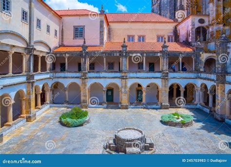 Claustro Dentro Del Convento De Cristo En Tomar Portugal Imagen De