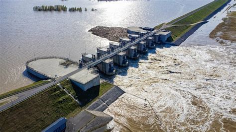 Obrońca Dolnego Śląska zbiornik Racibórz Dolny już prawie pusty