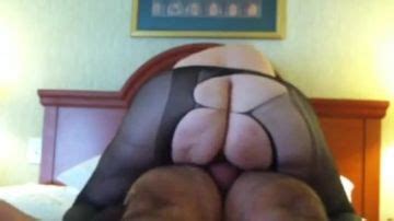 Tía con un culo grande cabalgando una polla PORN