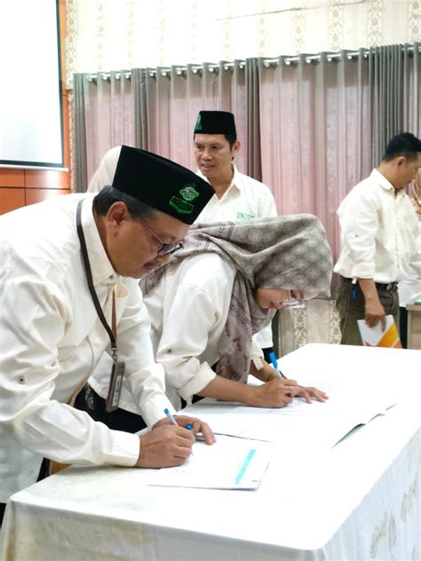 Dekan Fakultas Agama Islam Tandatangani Kontrak Kinerja Fakultas