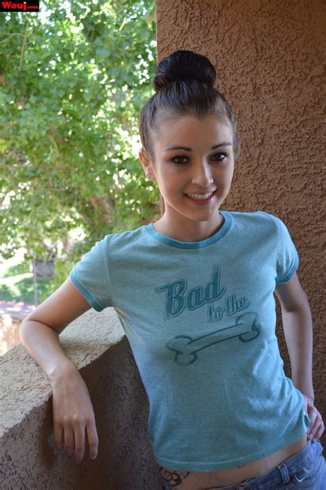 Amazing Brunette Chick Lifts Up Her Skirt To Show Her Nice Ass Photos