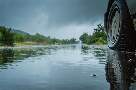 Aquaplaning Kondisi Membahayakan Pengemudi Di Musim Hujan