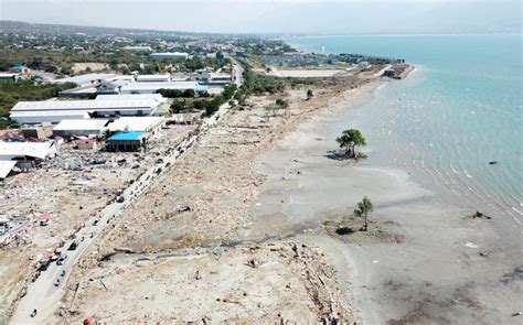 Indonesian pilot describes a strange sighting on the sea before tsunami ...