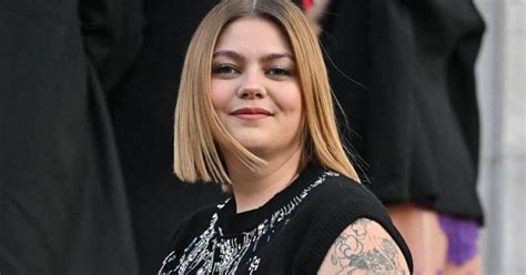 La Chanteuse Louane Révèle Les Dessous De Sa Nouvelle Vie