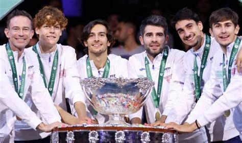 Tennis Coupe Davis L Italie De Jannik Sinner Championne Du Monde