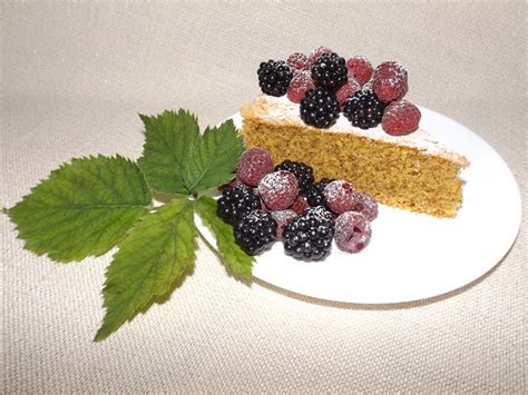 Кейк с бадемово брашно и горски плодове | Food, Fruit, Blackberry