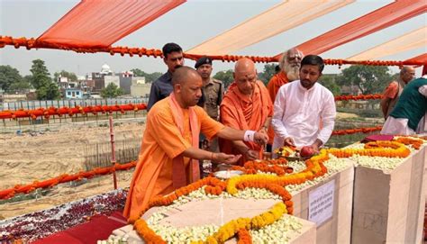 मुख्यमंत्री ने किया राम मंदिर के गर्भगृह के लिए पूजन कहा 500 वर्षों