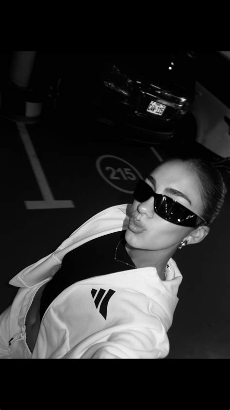 Luana Barron | Tienes un evento black & white, tú que look elegirías