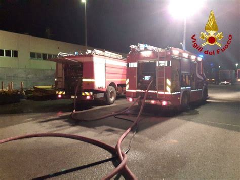 Incendio Di Pedane In Legno A San Nicola Di Melfi Intervengono I