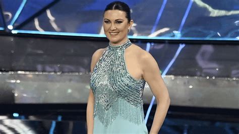 Giovanna Civitillo Lei La Star Della Prima Fila Di Sanremo All