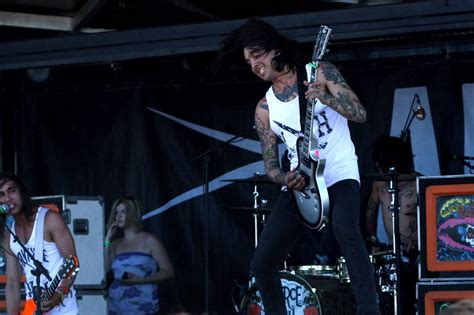 Pierce The Veil Warped Portland Or Vic Fuentes Tony