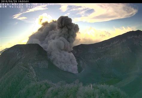 Volc N Turrialba Acumula Horas Consecutivas Haciendo Erupci N