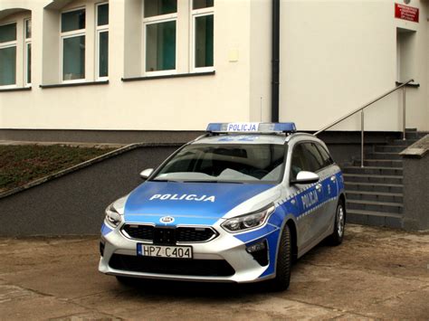 Policjanci z Posterunku Policji w Celestynowie otrzymali nowy radiowóz