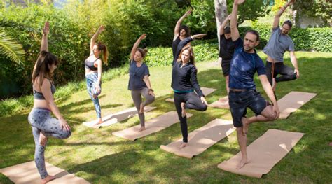 Faire Du Yoga En Plein Air Paris Pour Se Relaxer