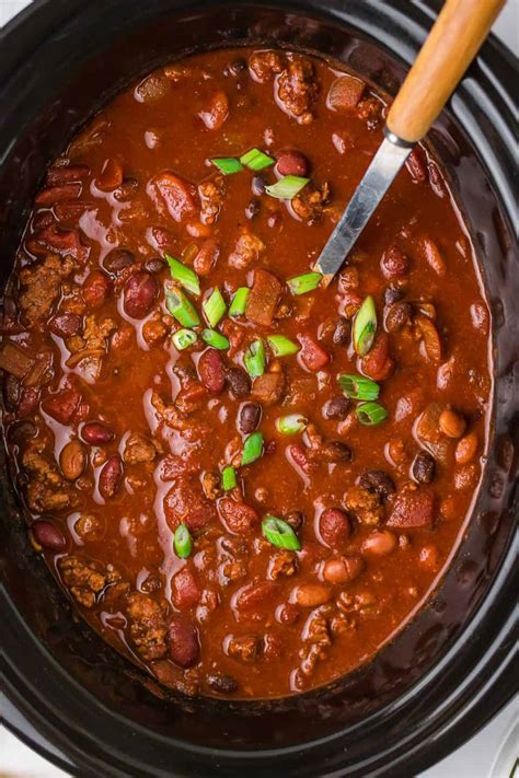 Easy Slow Cooker Chili Ready In 30 Steps {classic Recipe}