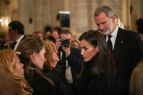 Familiares De Las V Ctimas De La Dana Reciben El Consuelo De Los Reyes