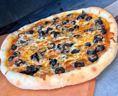 Crickets Bar Our Brick Oven Pizza Is Amazing