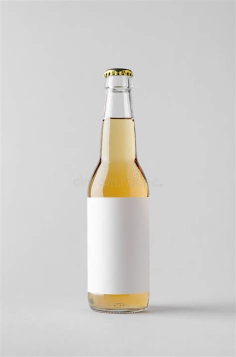 Etiqueta En Blanco Para La Botella De Cerveza Foto De Archivo Imagen