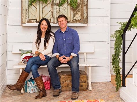 Fixer Upper Hosts Chip And Joanna Gaines Holiday House Tour Interior