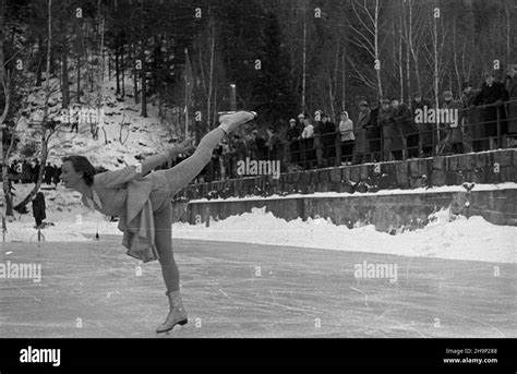 Jazda Figurowa Na Lodzie Fotos Und Bildmaterial In Hoher Aufl Sung