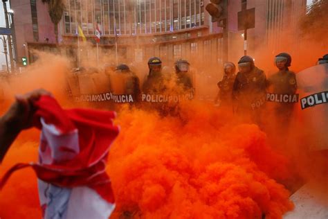 Tercera Toma de Lima Enfrentamientos entre manifestantes y policías en