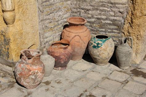 Sex Skadade Forntida Traditionella Leraskyttel Arkivfoto Bild Av Keramiskt Lergods 93794324