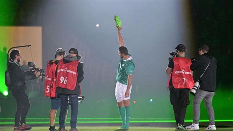 Werder Bremen Fußball Stars schwärmen vom Claudio Pizarro Abschied