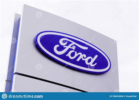 Bordeaux Aquitaine France 06 01 2020 Ford Dealership Sign Front