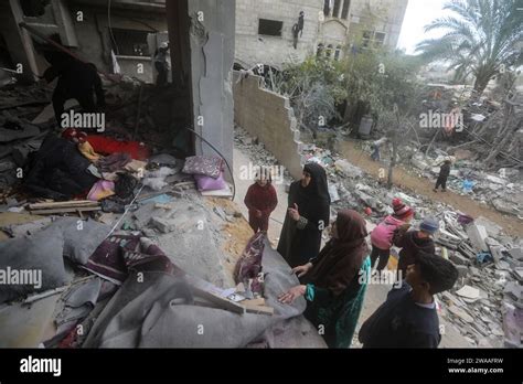 Rafah Palestinian Territories 03rd Jan 2024 People Inspect The