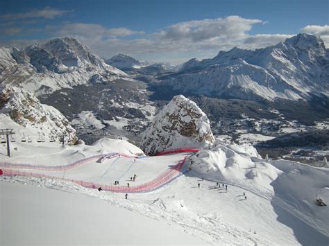 The 13 Adrenalinic Black Slopes Of Cortina S Ski Area Cortina D Ampezzo Official Dolomites