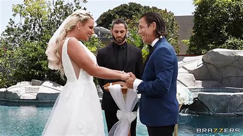 Robber Didn T Find Any Money In The Milf S Apartment But She Let Him Have Her Pussy Instead