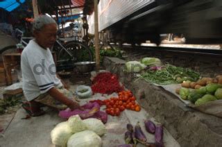 Pedagang Sayuran Di Pasar Tanah Tinggi Jakarta Datatempo