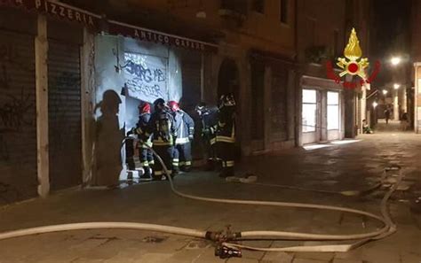 Principio D Incendio In Ristorante A Venezia Fumo E Danni Sky Tg