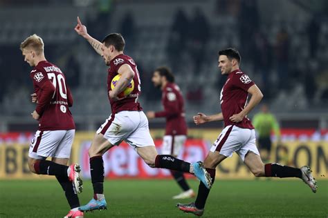 I Toro Club A Belotti Ti Amiamo Resta Con Noi Mondotoro Net