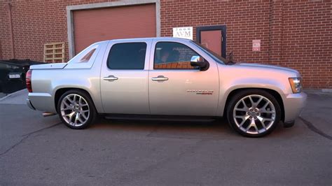 Cammed Chevy Avalanche With Built 62 Liter Sounds Brutal Rides On 24s Autoevolution